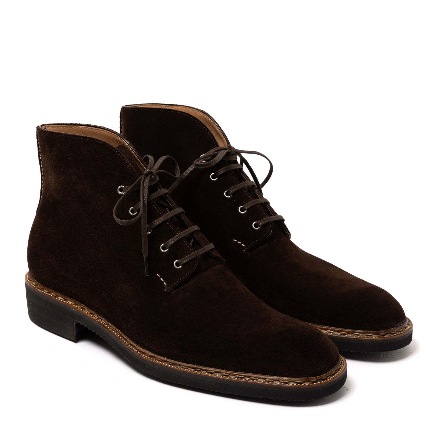 Boot "Handstitched Ankle" aus dunkelbraunem Rauhleder - reine Handarbeit